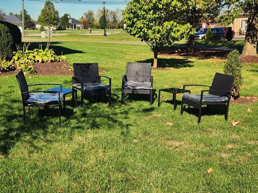 Outdoor seating on the lawn at Colonial Retreat in LaGrange, Ohio