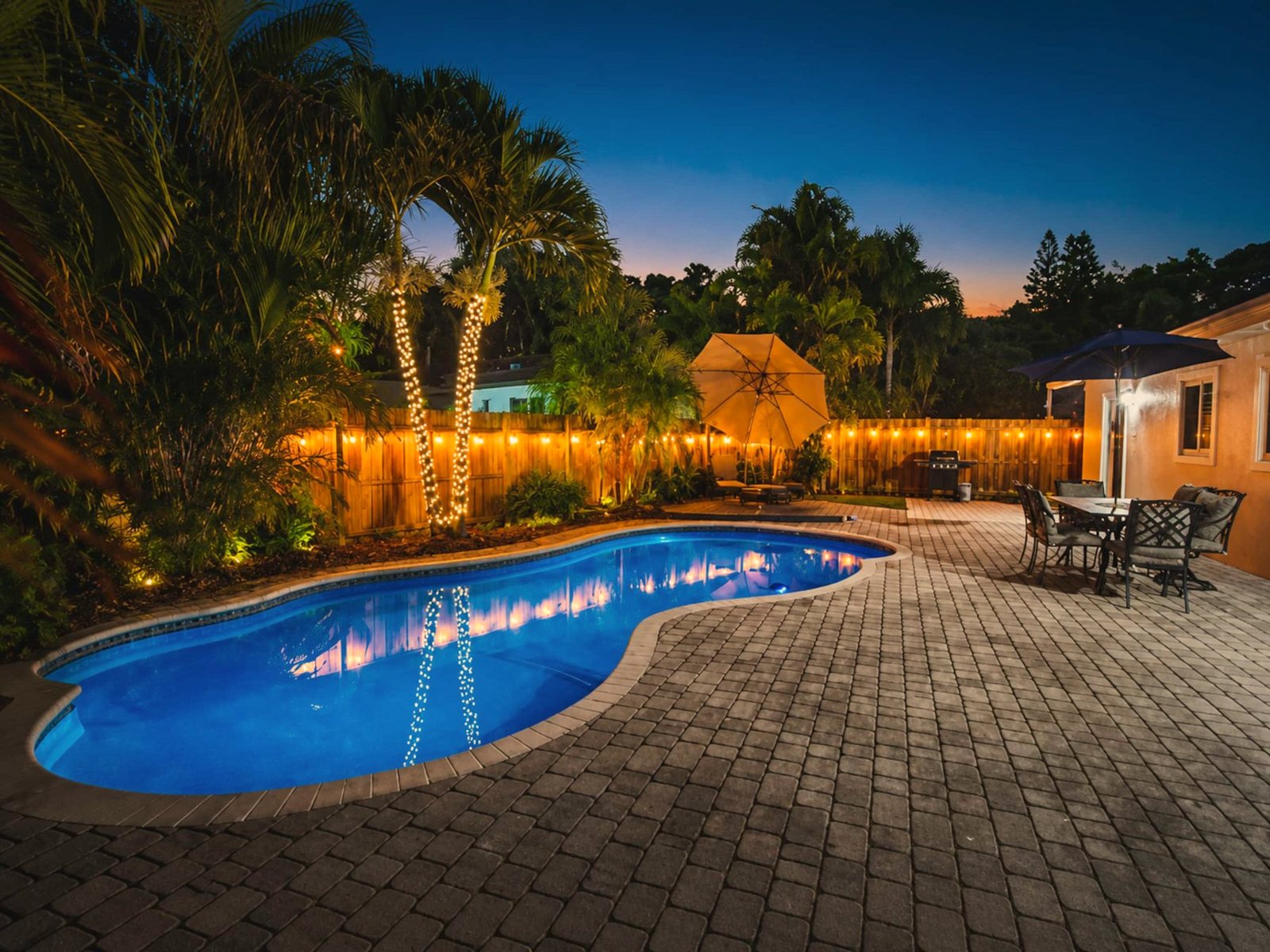 Heated pool lit up at dusk at the Fort Lauderdale Heated Pool Home BookedMore manages in Fort Lauderdale, Florida
